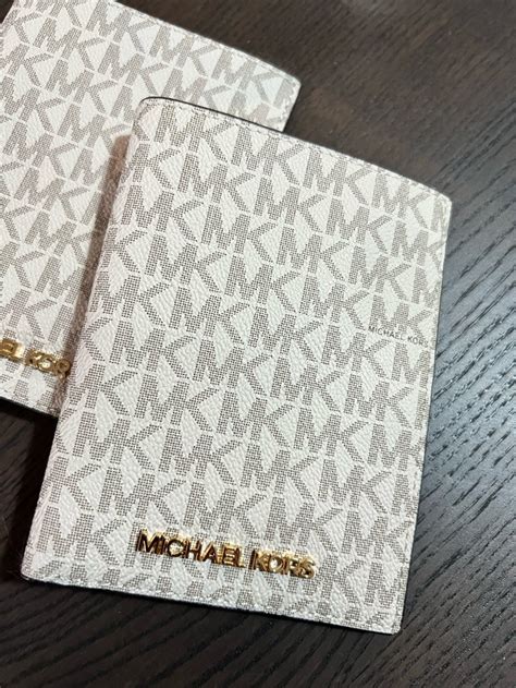 Amazon.com.mx: Porta Pasaporte Michael Kors